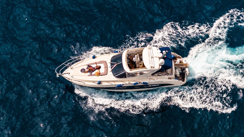PRIVATE BOAT TOUR AMALFI COAST & CAPRI | MeL2 YACHT EXPERIENCE: puro relax sulle acque cristalline del blu italiano.