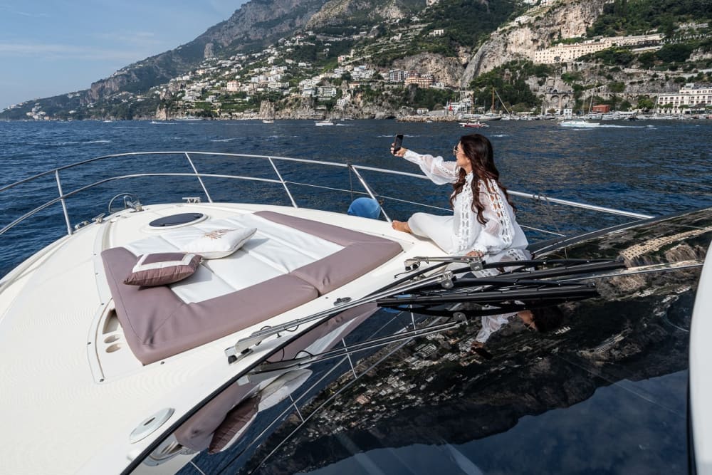 PRIVATE BOAT TOUR AMALFI COAST & CAPRI | MeL2 YACHT EXPERIENCE: pure relaxation on the crystal-clear waters of the Italian blue.