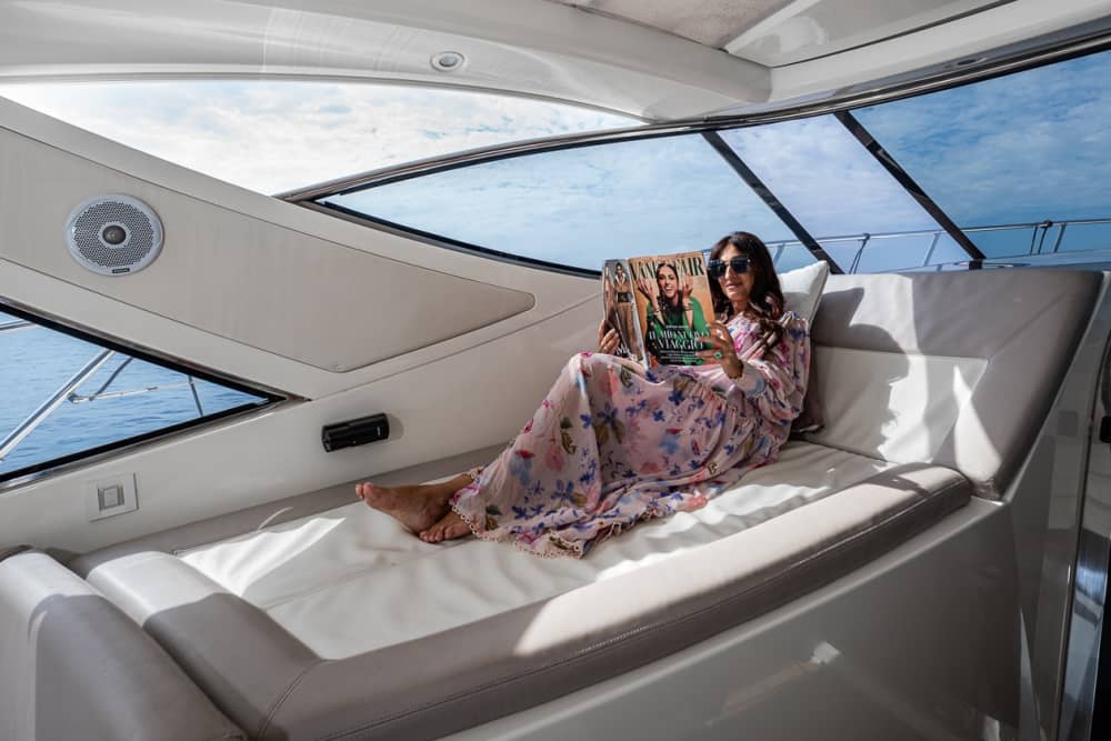 PRIVATE BOAT TOUR AMALFI COAST & CAPRI | MeL2 YACHT EXPERIENCE: puro relax sulle acque cristalline del blu italiano.