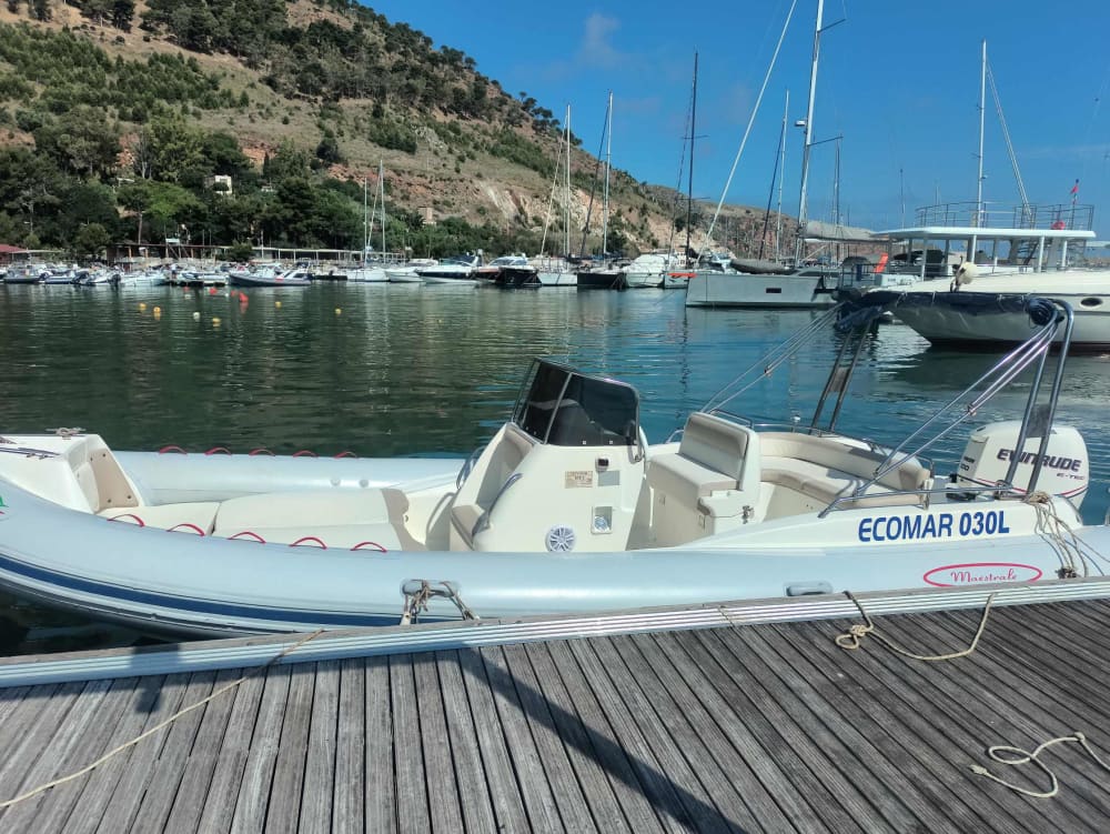 Castellammare del Golfo escape: 4h of relaxation on a motorboat