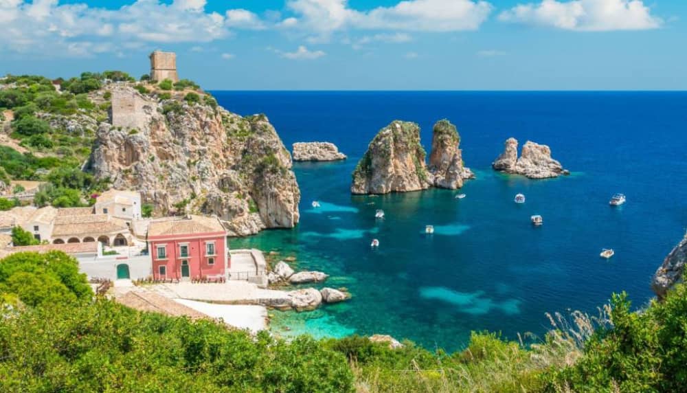 Castellammare del Golfo escape: 4h of relaxation on a motorboat