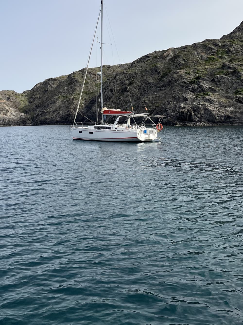 Однодневная парусная прогулка: маршрут вдоль побережья Коста-Брава из Л'Эскалы.