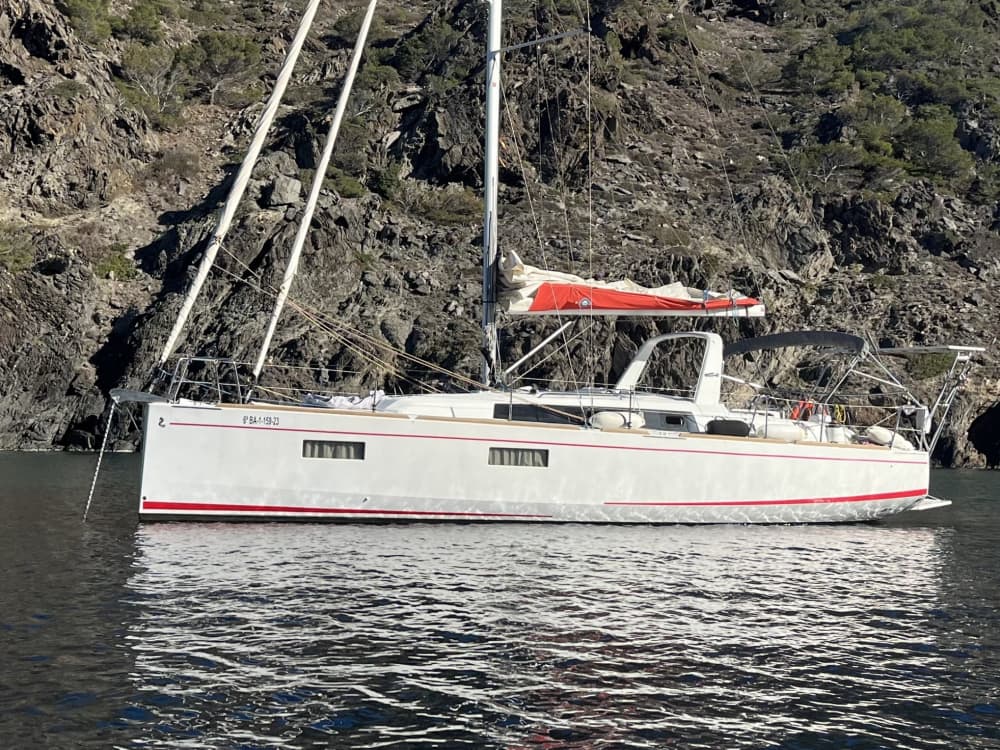 Однодневная парусная прогулка: маршрут вдоль побережья Коста-Брава из Л'Эскалы.