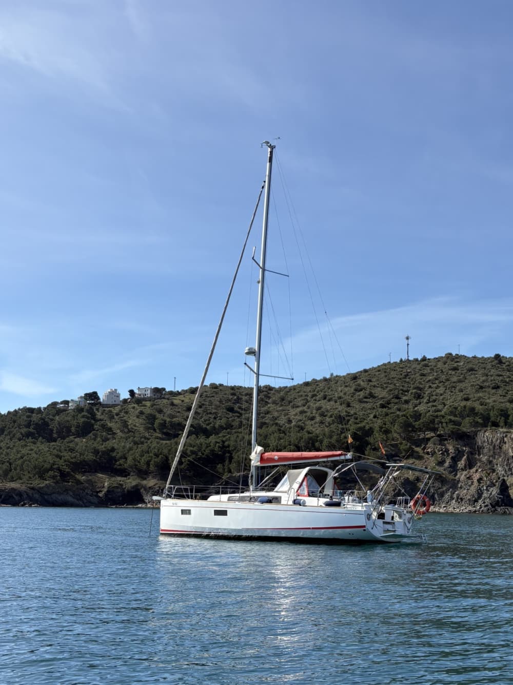 Однодневная парусная прогулка: маршрут вдоль побережья Коста-Брава из Л'Эскалы.