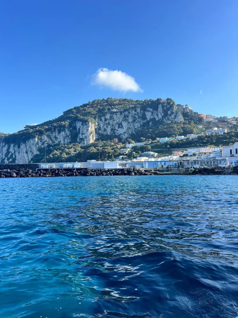 Capri: 3 timmars rundtur mellan havet och Faraglioni