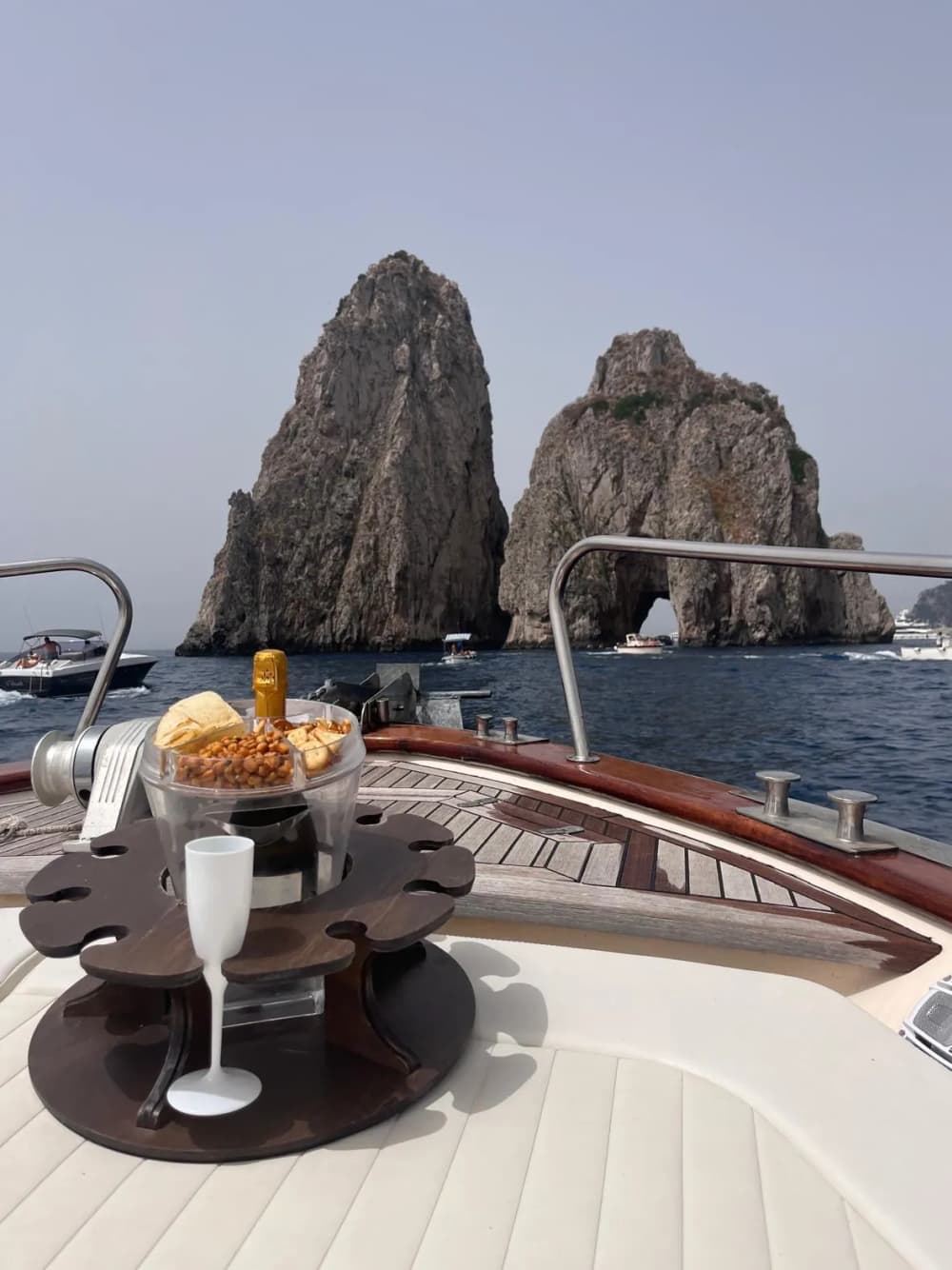 Capri: 3 timmars rundtur mellan havet och Faraglioni
