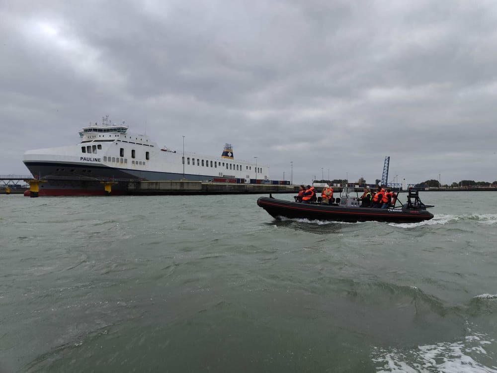 Zee, liefde en zon: een dag vol emoties op een motorboot.