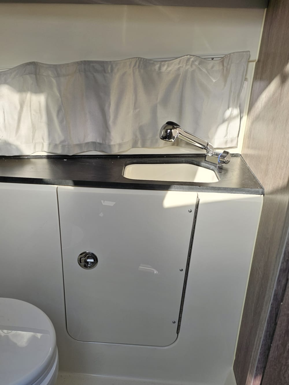 Goditi 8 ore e 30 minuti a bordo di un motoscafo a Saint-Cyprien.