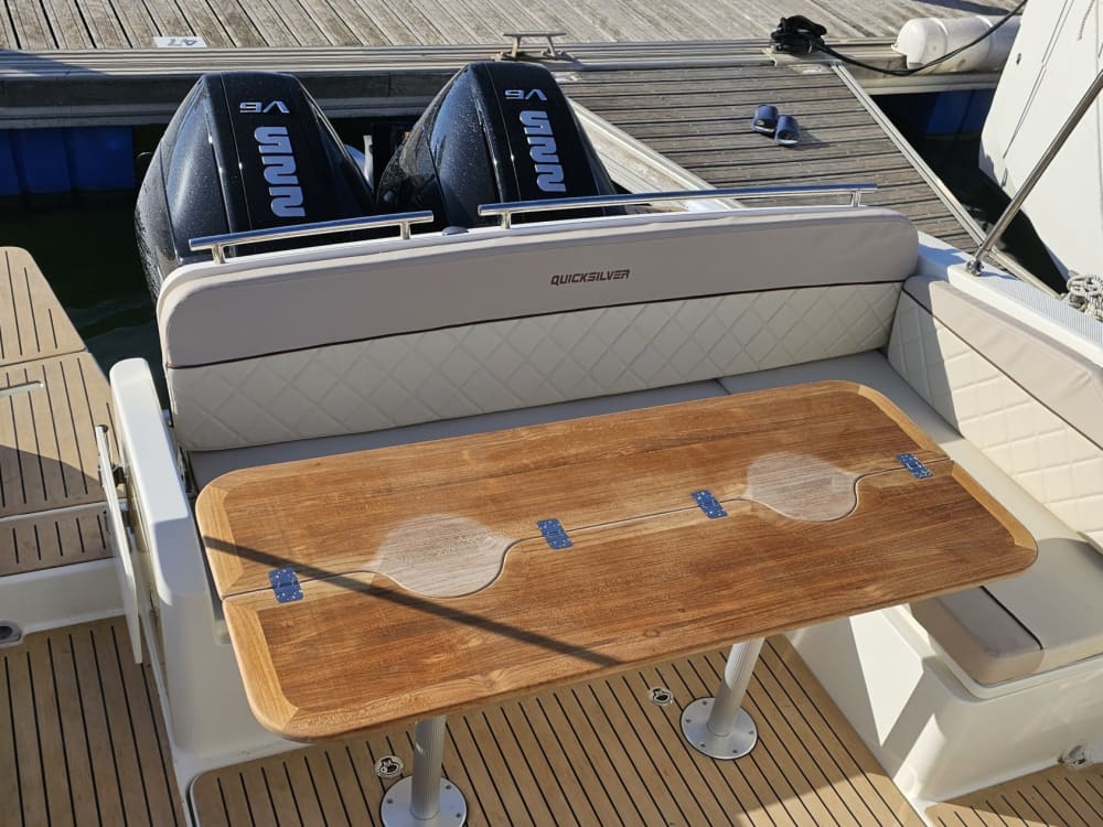 Goditi 8 ore e 30 minuti a bordo di un motoscafo a Saint-Cyprien.