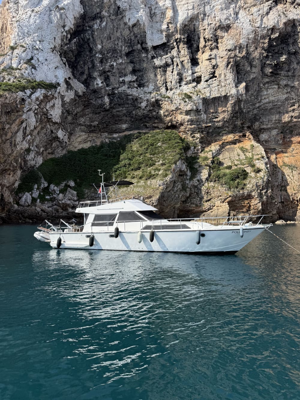 A la deriva al atardecer: La hora dorada en el Mediterráneo