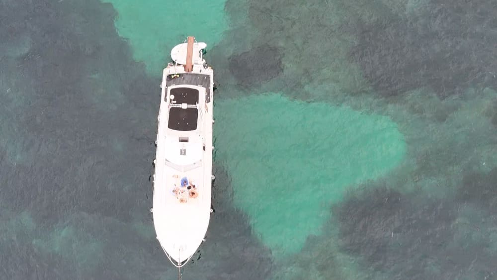 Yacht route through Dénia, Cova Tallada, beautiful mountains at their base and anchoring in coves of Jávea and surroundings, all in one!