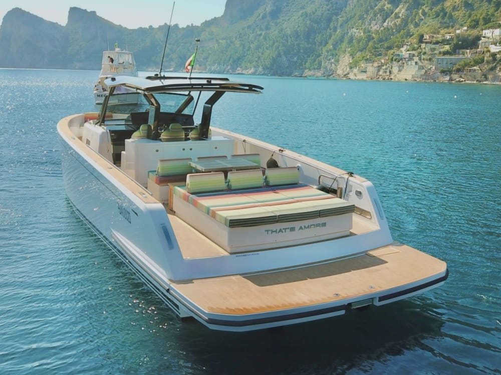 Intera giornata a Ischia: il segreto meglio custodito del Golfo di Napoli - Tour di un'intera giornata in barca di lusso