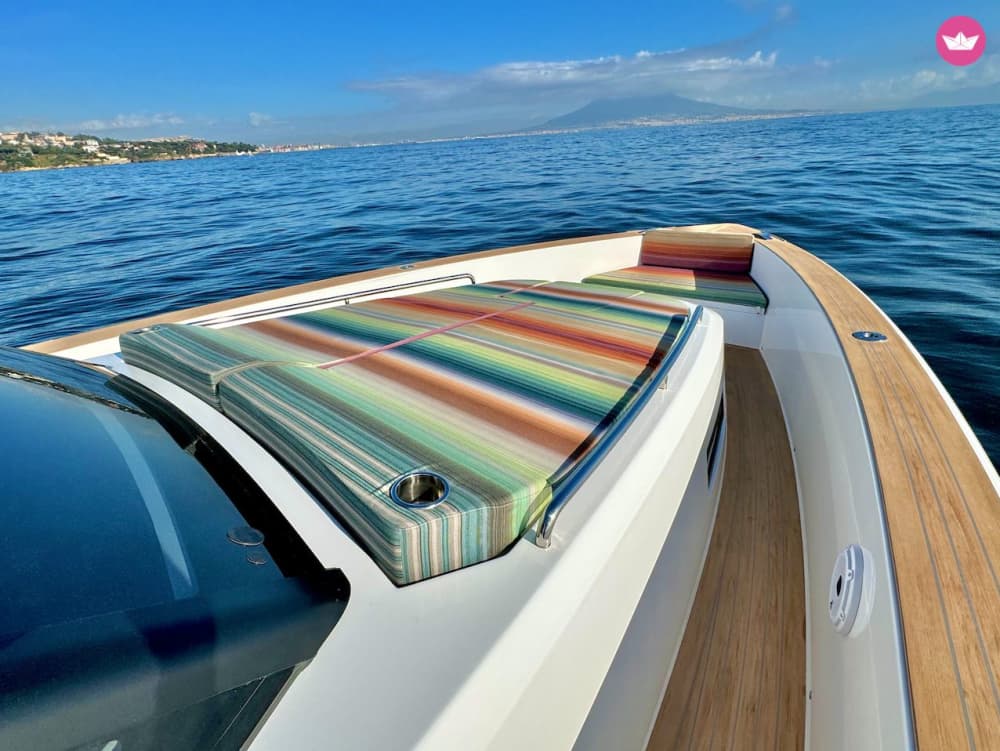 Intera giornata a Ischia: il segreto meglio custodito del Golfo di Napoli - Tour di un'intera giornata in barca di lusso