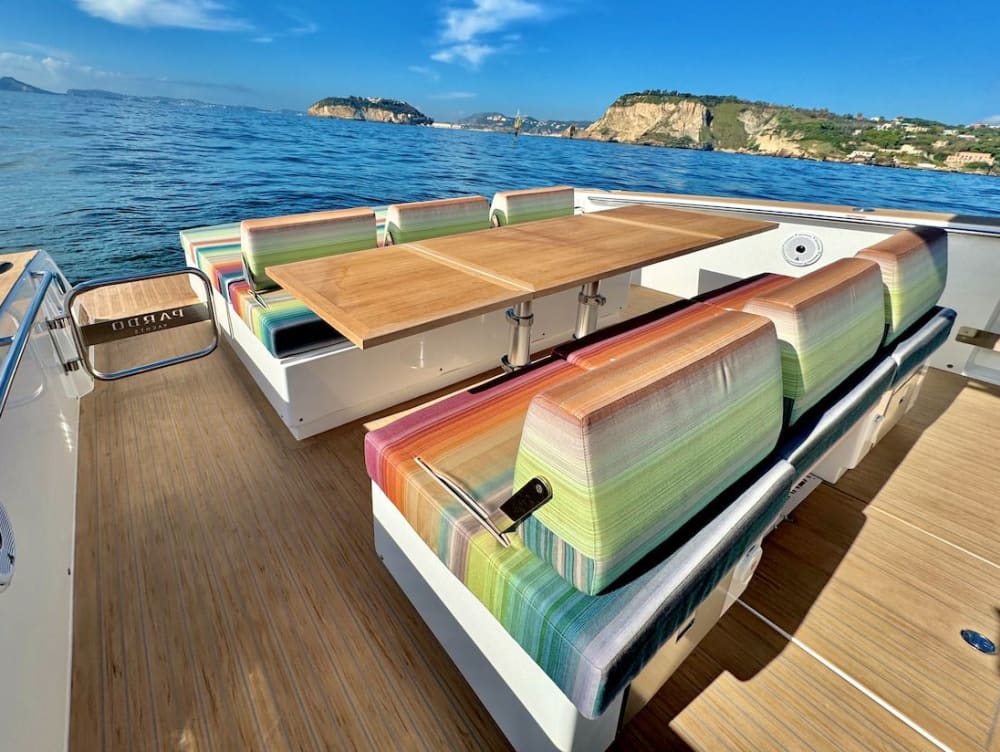 Intera giornata a Ischia: il segreto meglio custodito del Golfo di Napoli - Tour di un'intera giornata in barca di lusso