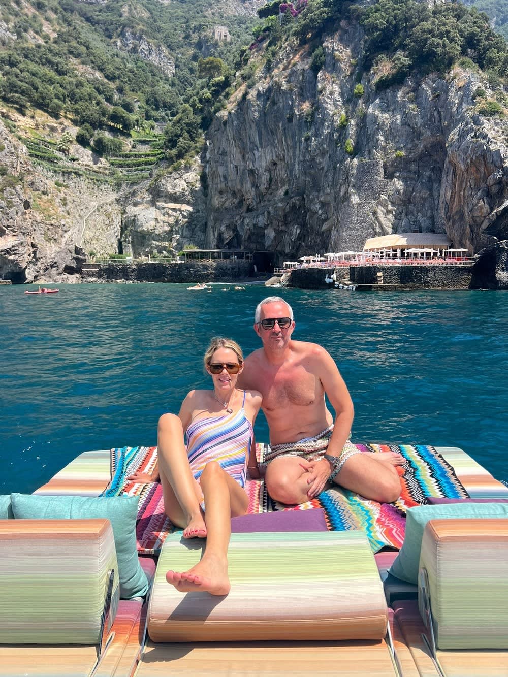 Luxe cruise van een hele dag langs de Amalfikust – van verborgen baaien tot iconische steden