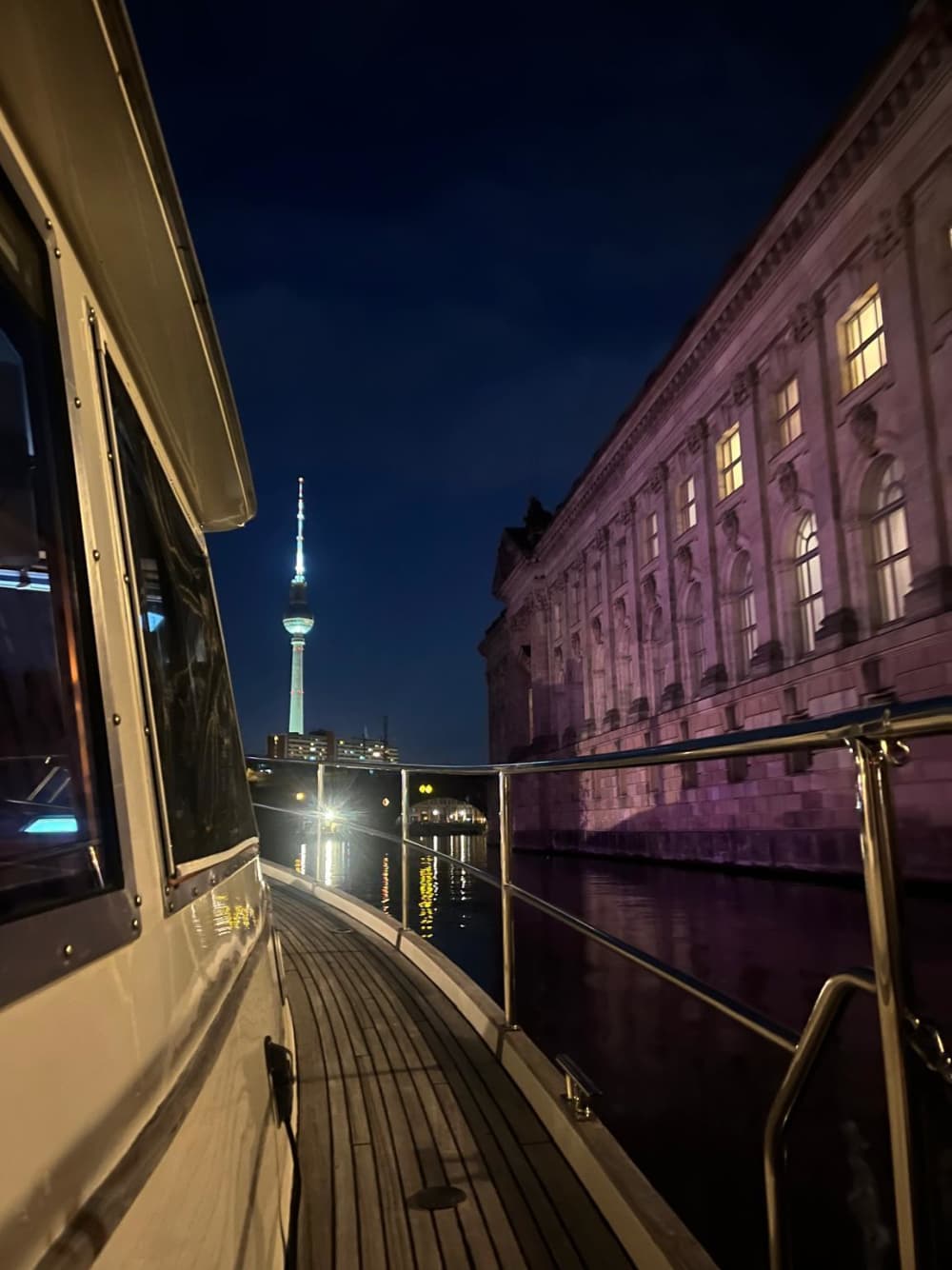 A full day of magic in Berlin on a motor yacht
