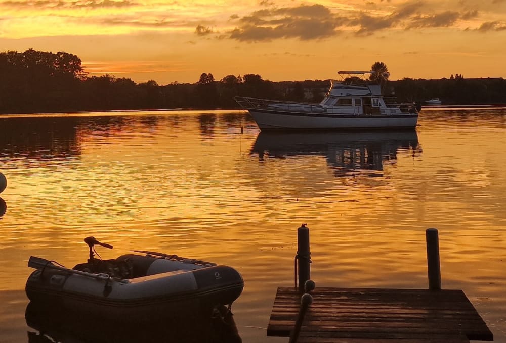 A full day of magic in Berlin on a motor yacht