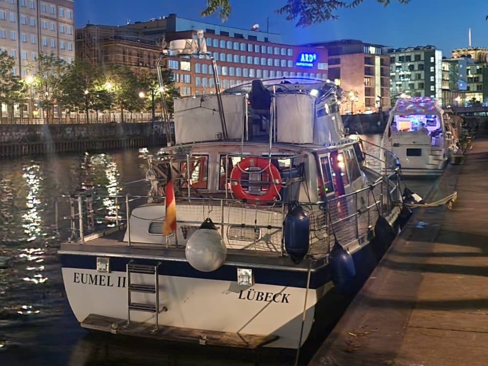 A full day of magic in Berlin on a motor yacht
