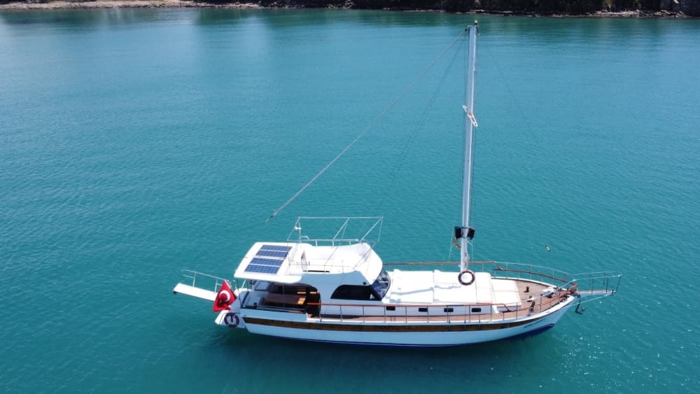 Genießen Sie einen ganzen Tag Segeln in Side auf einem Segelboot