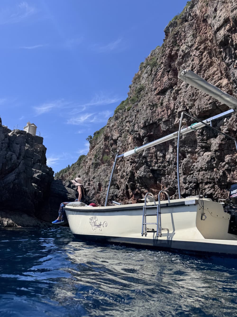 Découvrez Budva : une journée ensoleillée en bateau à moteur