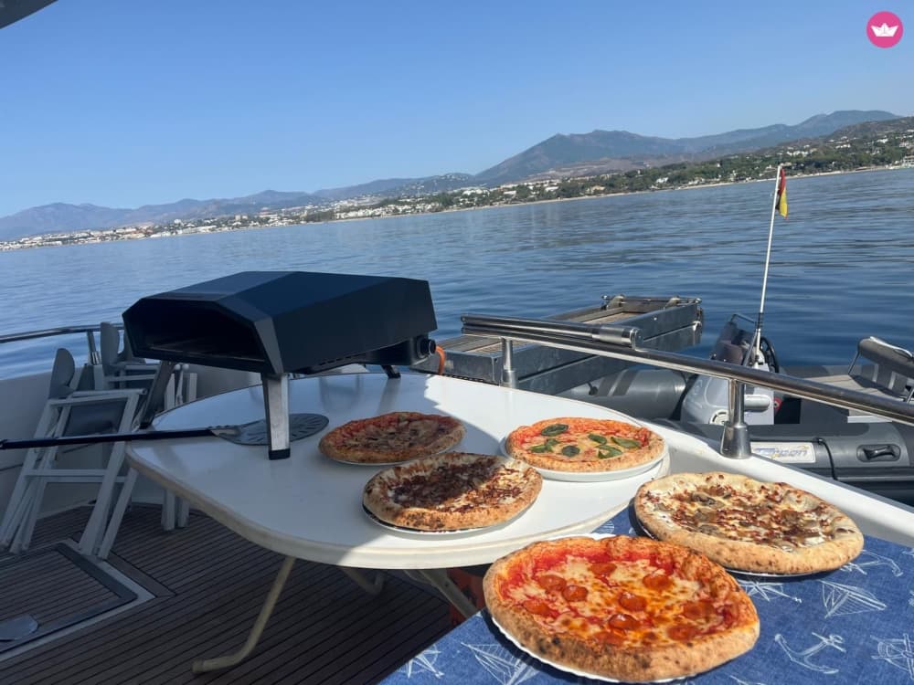 Mini Escapada en Yate desde Marbella – Mar, Relax y Buena Comida (4h)