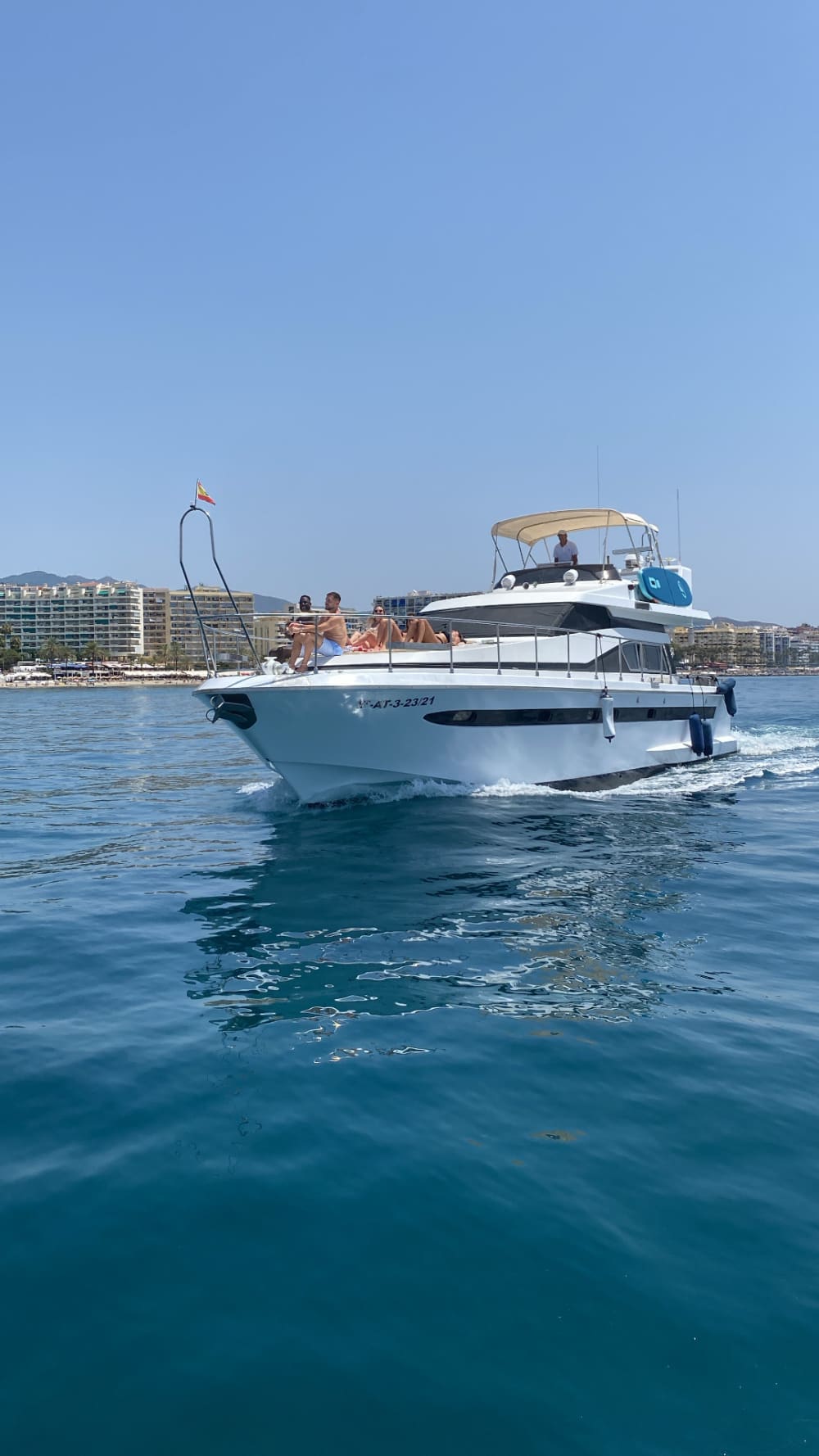 Mini Escapada en Yate desde Marbella – Mar, Relax y Buena Comida (4h)