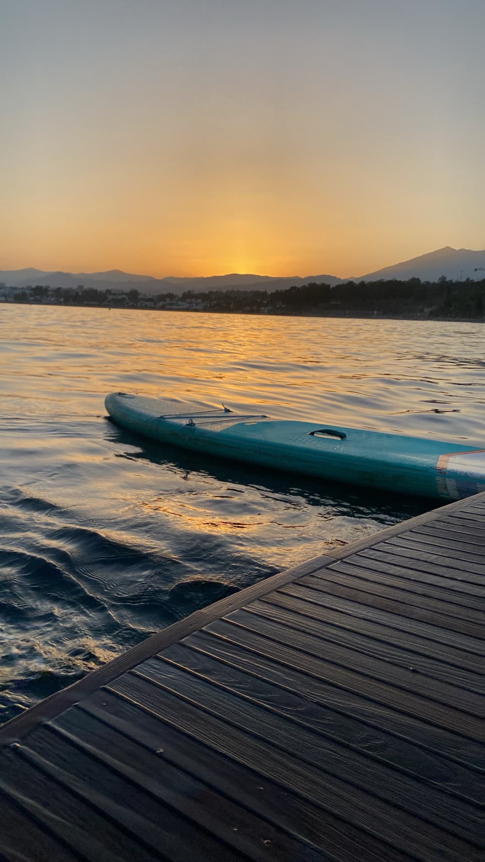 Paseo en Yate al Atardecer desde Marbella – Experiencia Premium con Cava y Aperitivo