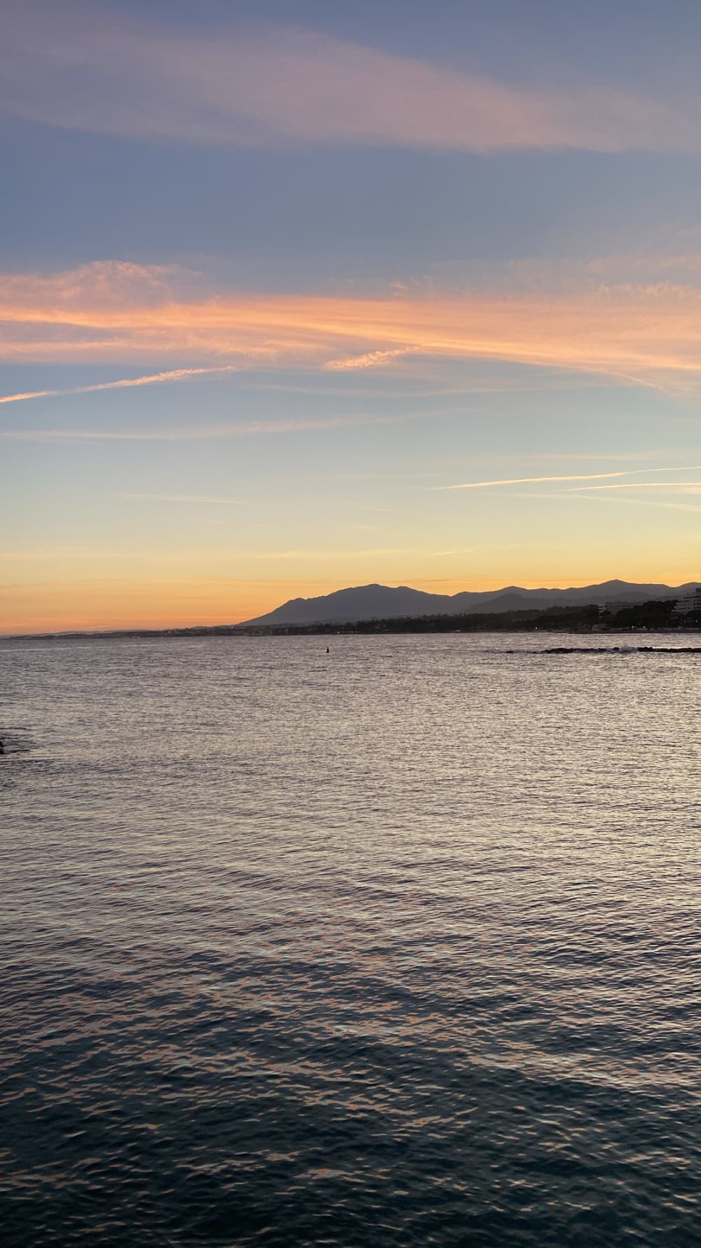 Paseo en Yate al Atardecer desde Marbella – Experiencia Premium con Cava y Aperitivo