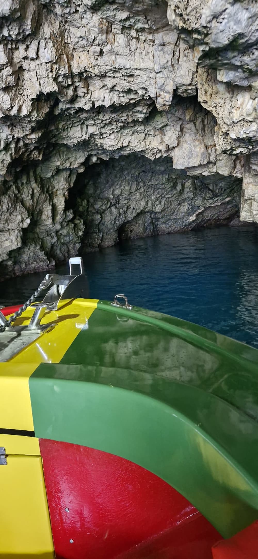 Location de bateau privé pour le Lagon Bleu et le Lagon Cristal – Baignade et plongée avec tuba