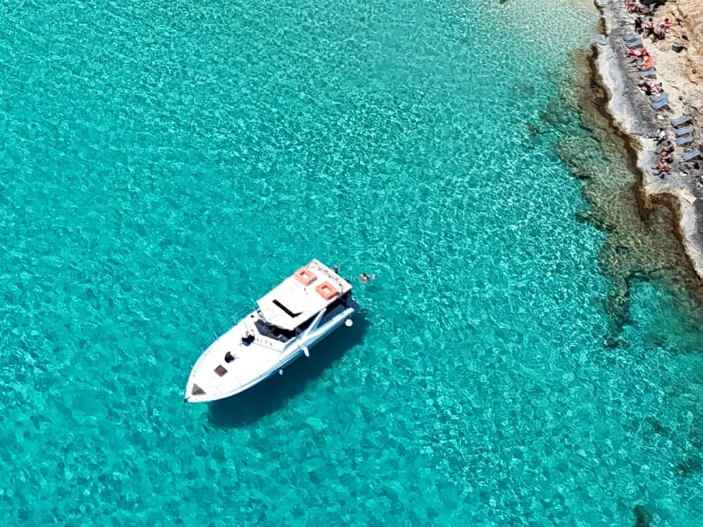 Location de bateau privée de 3 heures – Lagon Bleu, Lagon Cristal et Grottes
