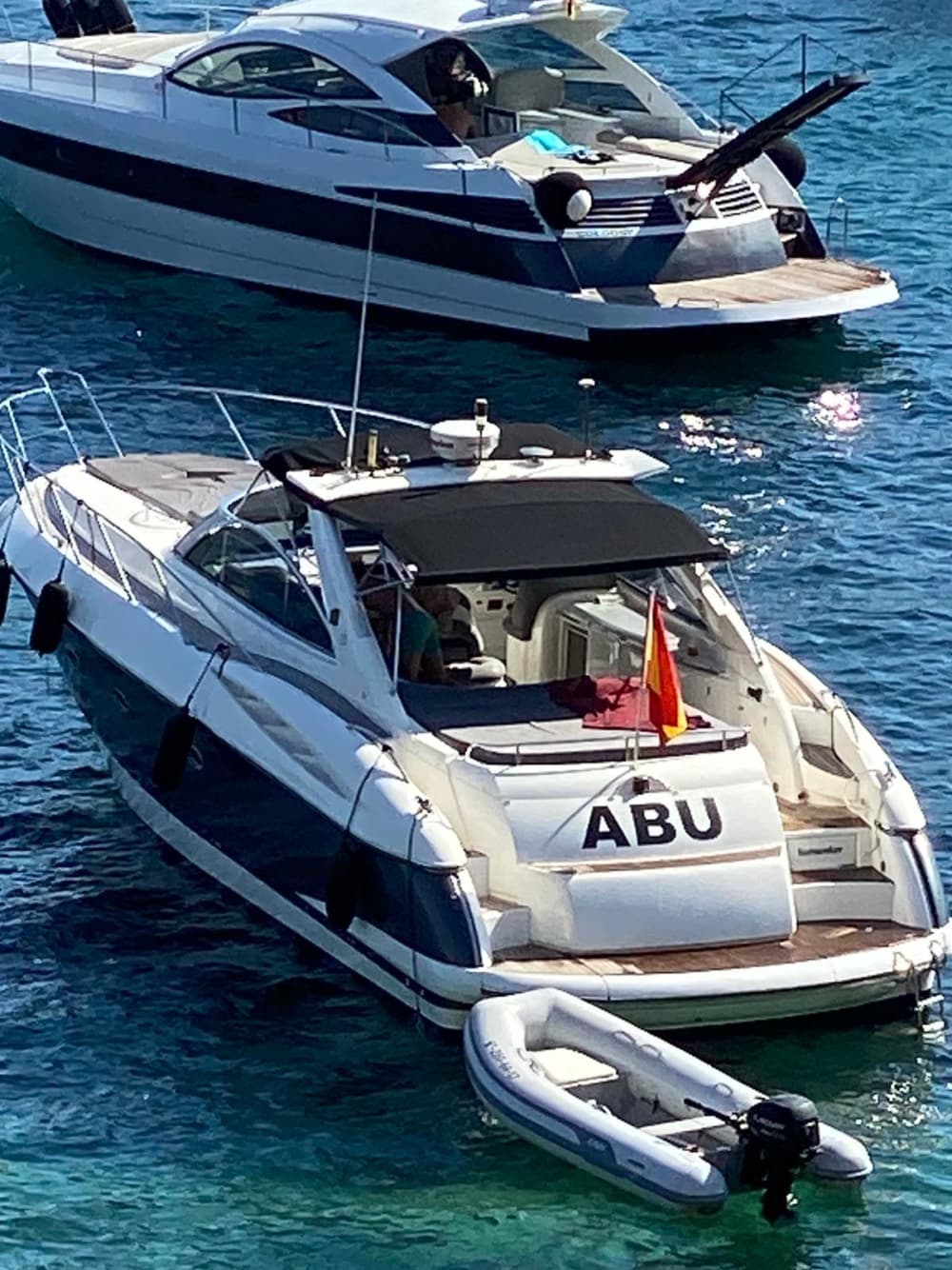 Motorlu tekneyle tam günlük bir geziyle Palma de Mallorca'yı keşfedin.