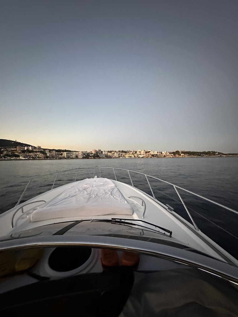 Oplev Palma de Mallorca på en heldagstur med motorbåd