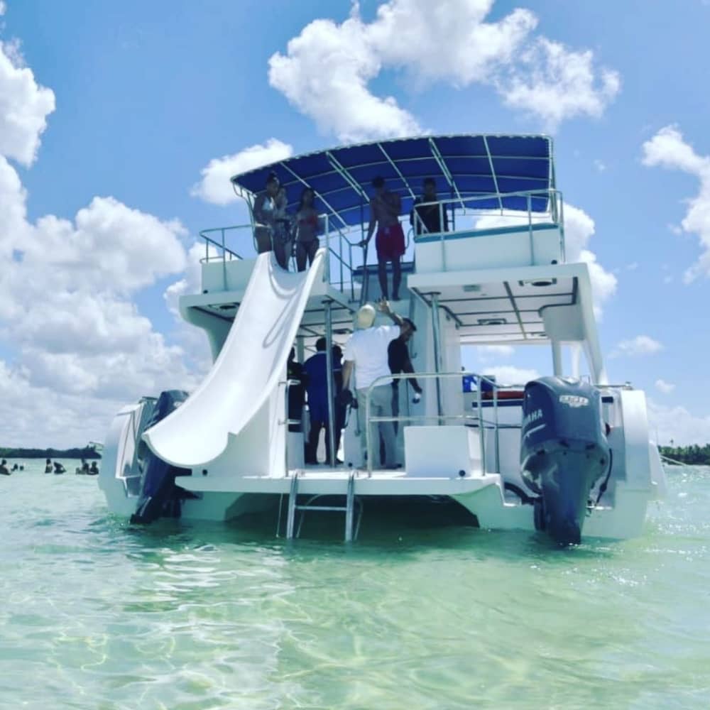 Full-day motorboat rental in Punta Cana