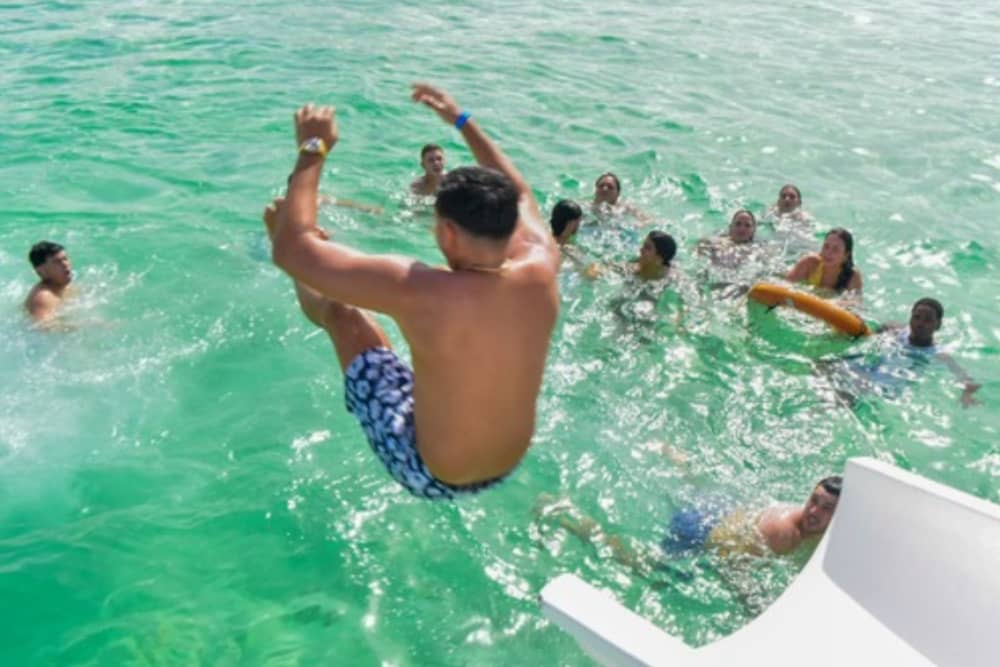 Full-day motorboat rental in Punta Cana