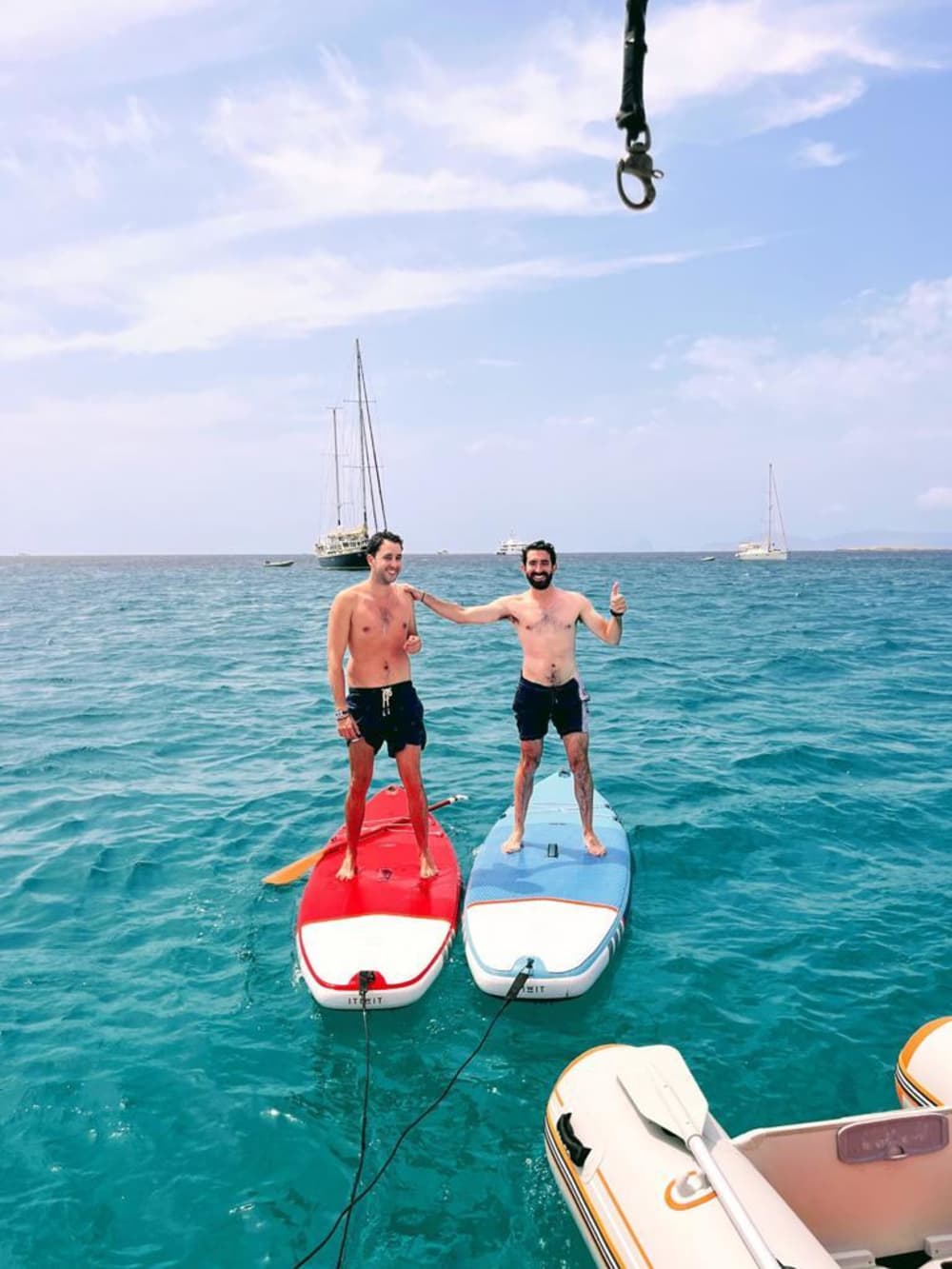 Pon rumbo a la alegría: Un día completo de navegación auténtica en Formentera a bordo de un velero.