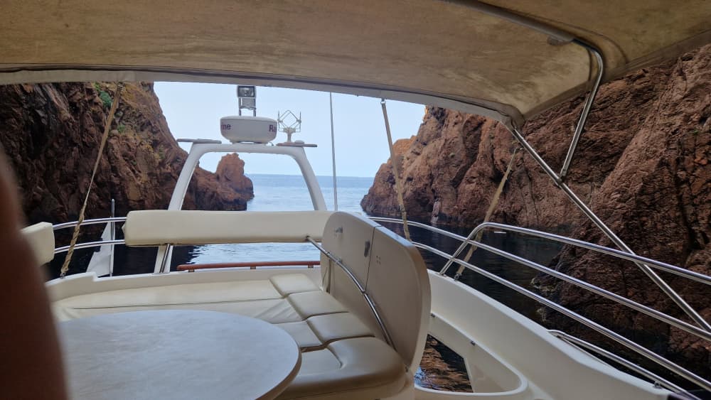 Su lancha motora privada para un día alrededor de Ajaccio.