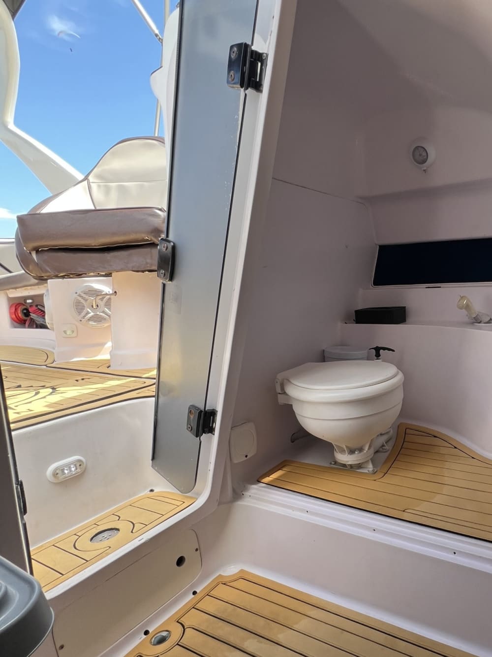 Profitez d'une journée complète en bateau à moteur à Cabo Frio