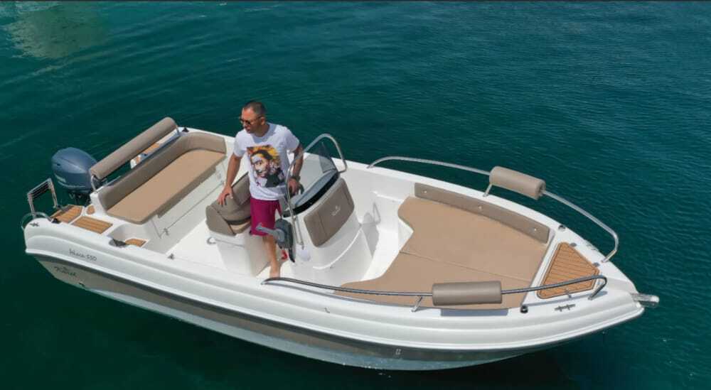 Discovering the Capri Caves by Boat