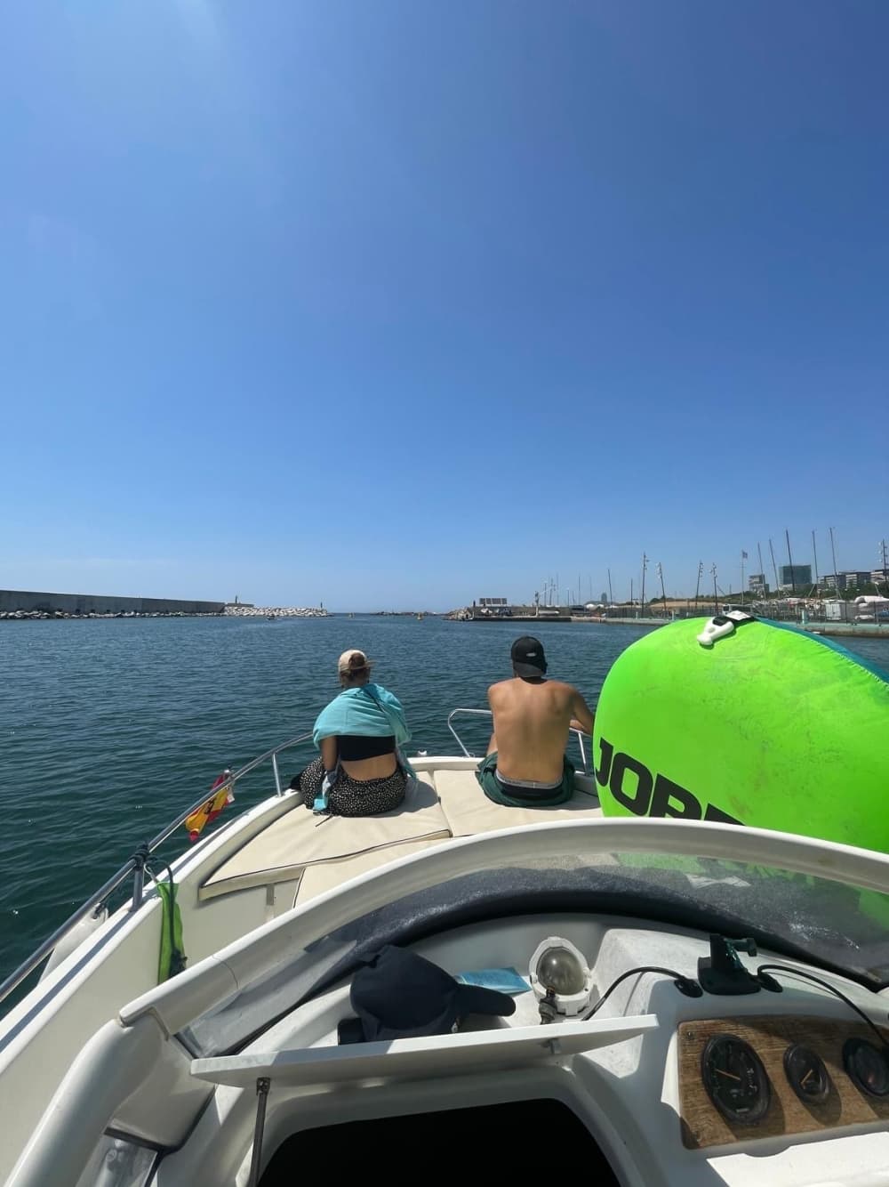 Halbtägiges Abenteuer - Wassersport & Entspannung in Barcelona