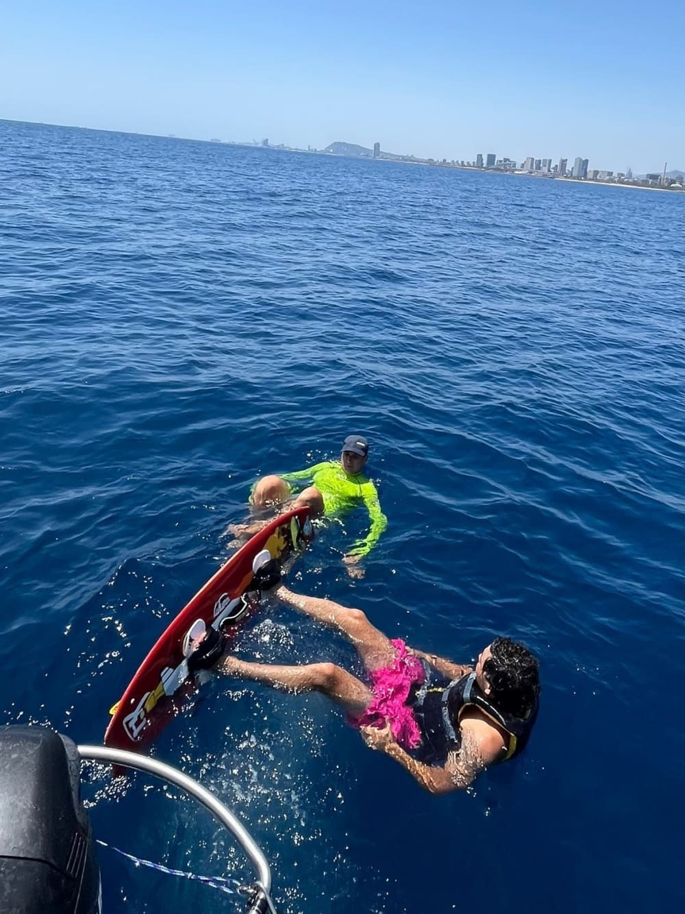 Halbtägiges Abenteuer - Wassersport & Entspannung in Barcelona