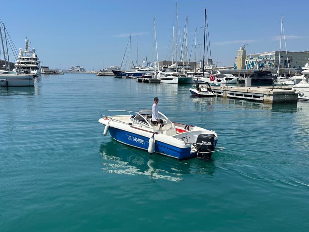 Halbtägiges Abenteuer - Wassersport & Entspannung in Barcelona