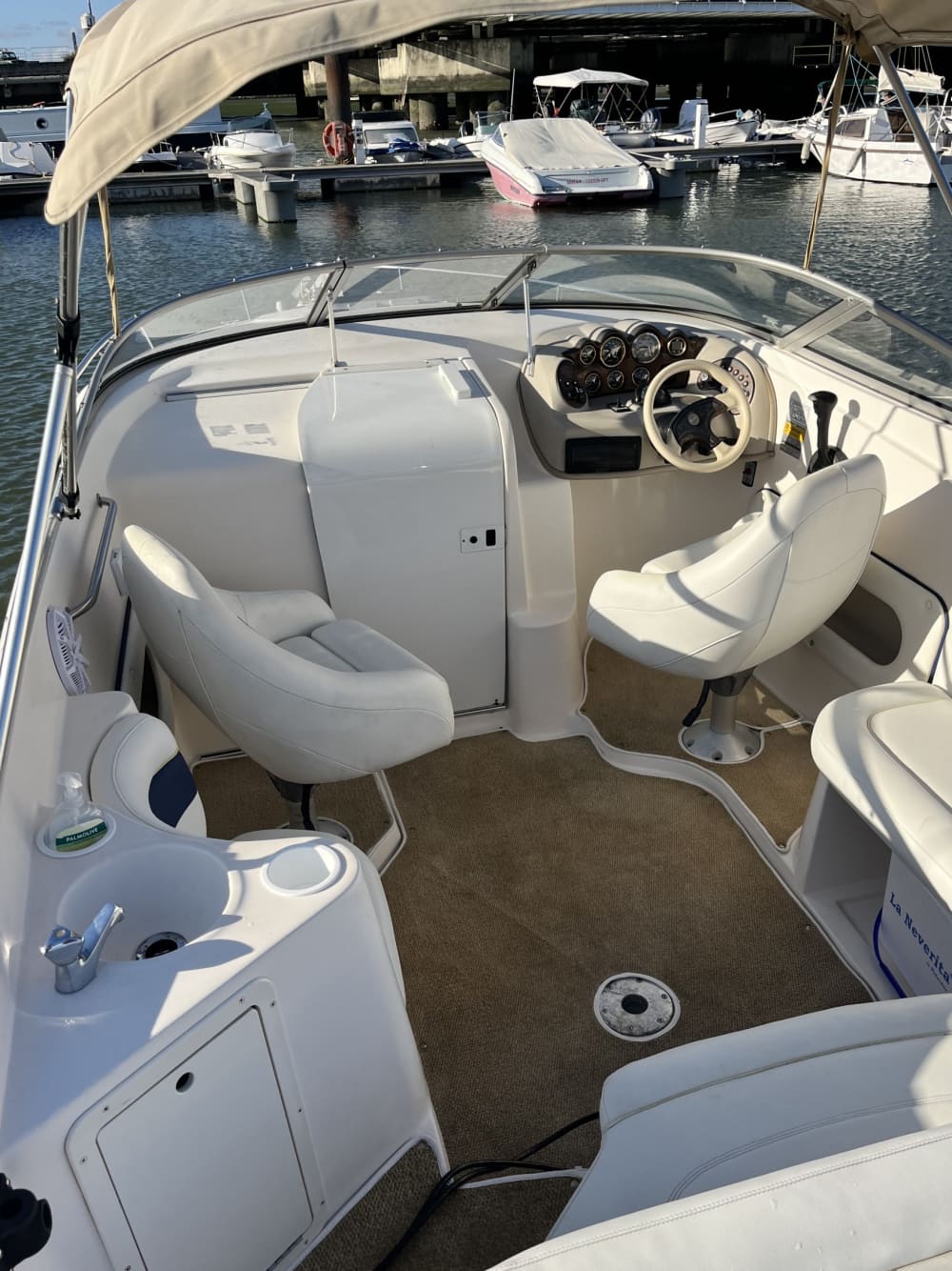 From 1h/4pax in Lisbon: rent a motorboat with skipper and enjoy