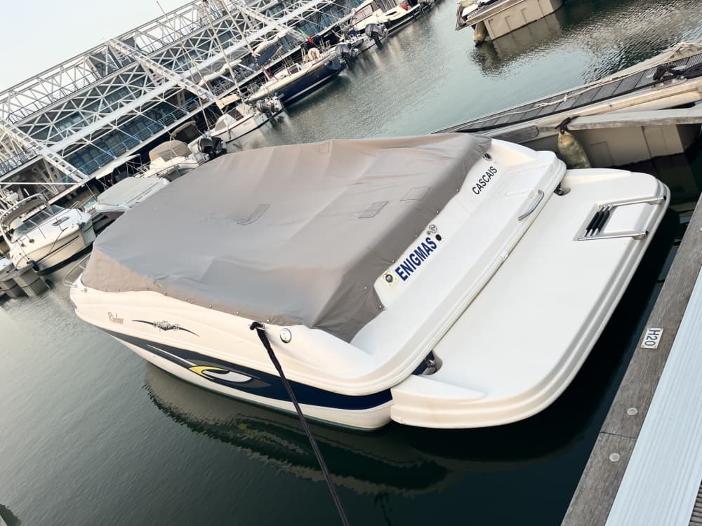 From 1h/4pax in Lisbon: rent a motorboat with skipper and enjoy