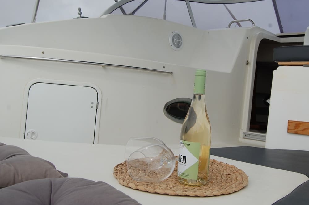 Ontdek de kust van Alicante: een complete dagtocht aan boord van een motorboot