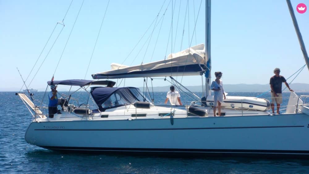 Escursione di un'intera giornata in barca a vela a Cagliari.