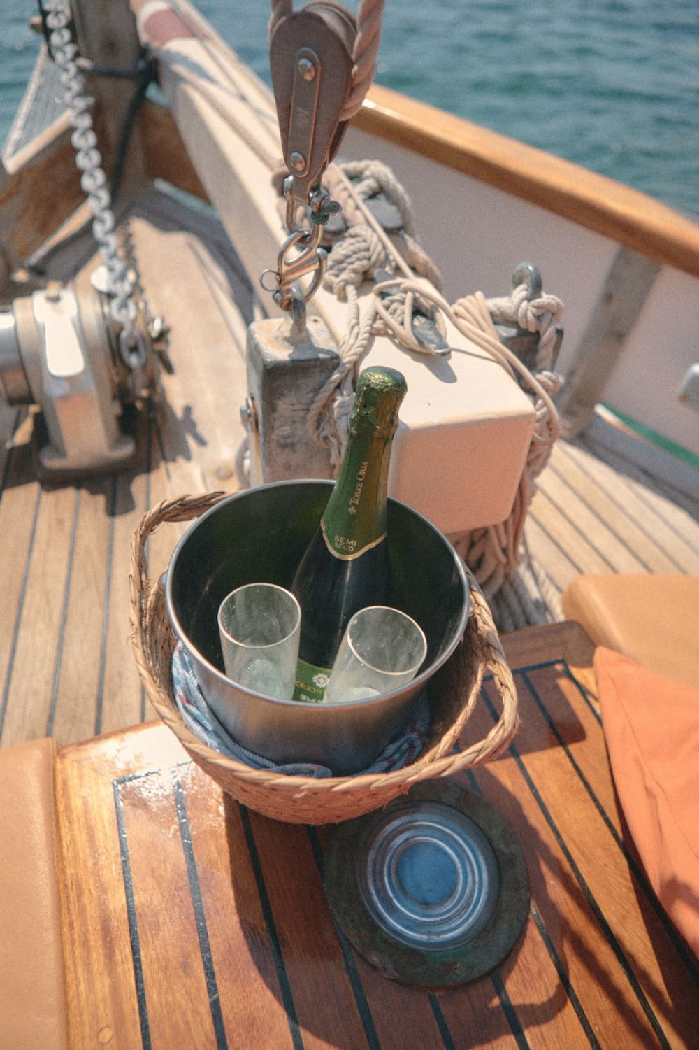 Excursion around the bay of Palma de Mallorca on a unique and exclusive sailboat..!!