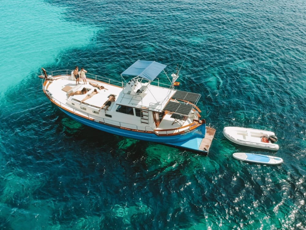 8 ore di sole e acque turchesi intorno a Cala Galdana