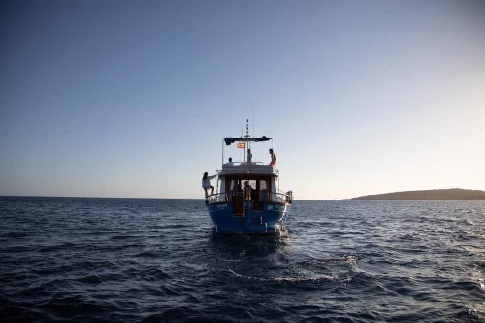 8 ore di sole e acque turchesi intorno a Cala Galdana
