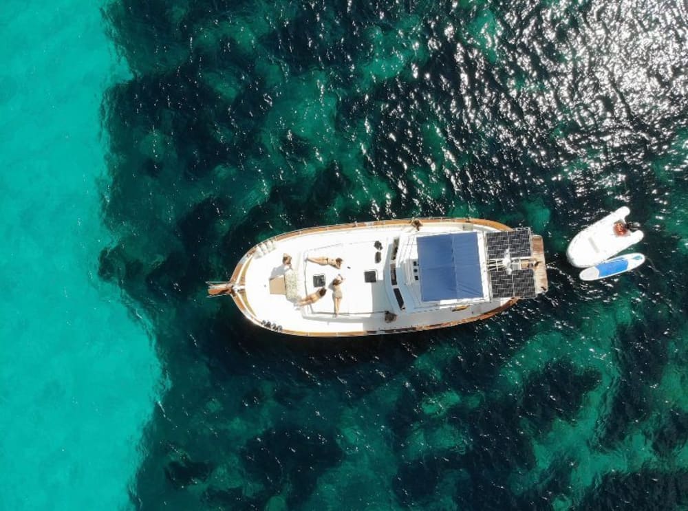 8 ore di sole e acque turchesi intorno a Cala Galdana