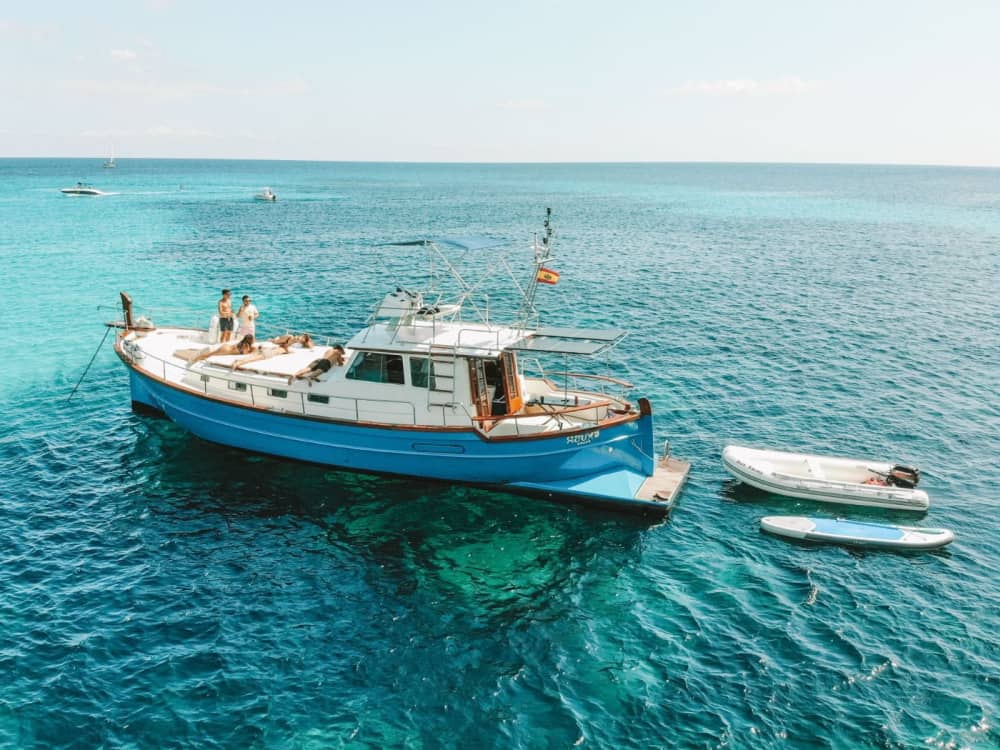 8 ore di sole e acque turchesi intorno a Cala Galdana